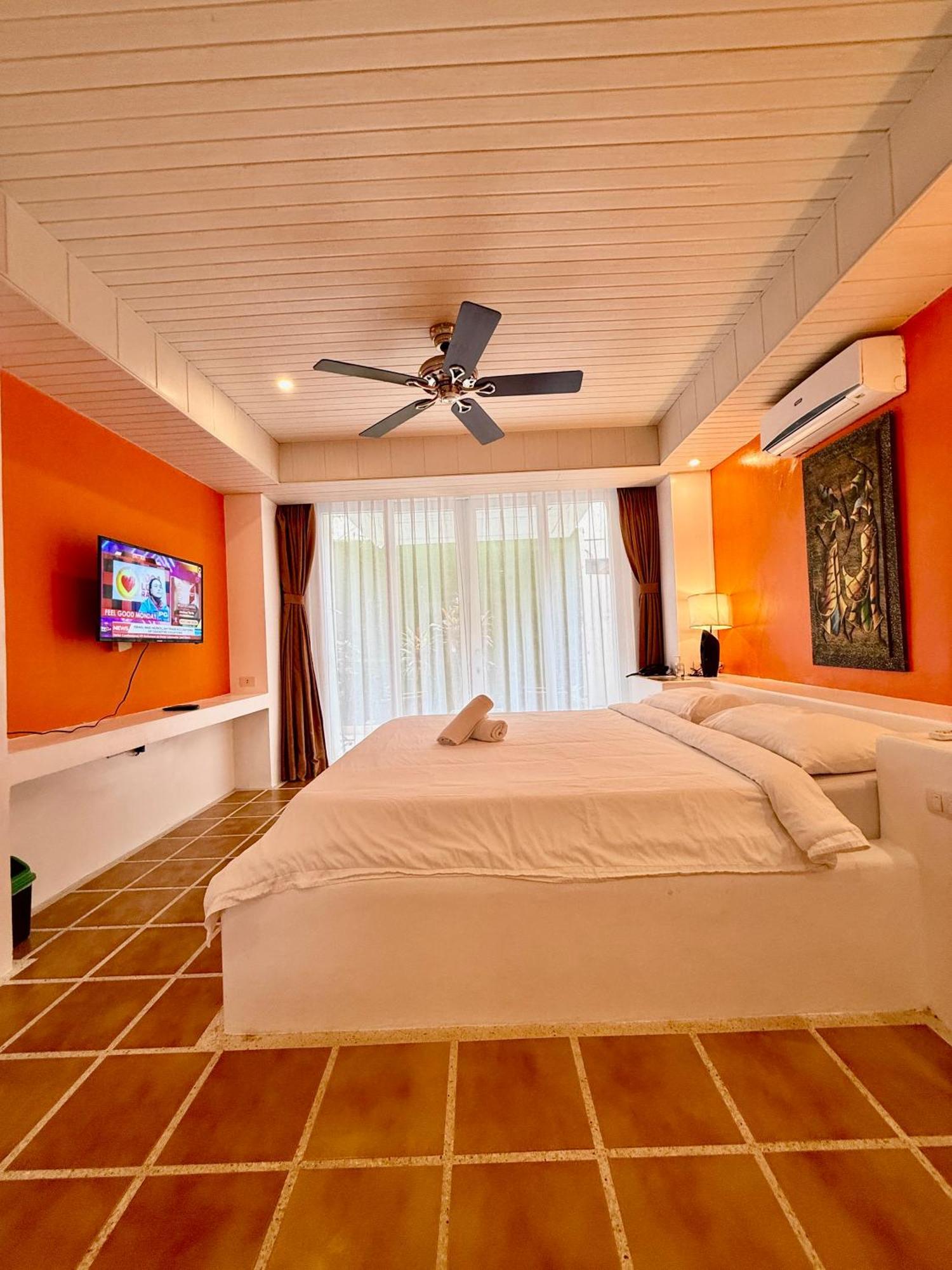 Calypso Beach And Dive Resort Manoc-Manoc Exteriör bild
